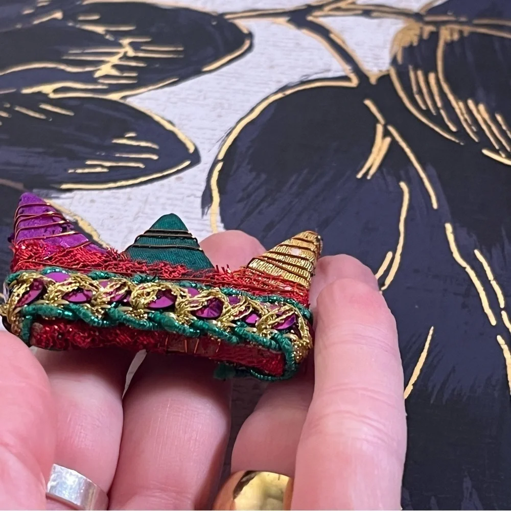 Estate Handmade Colorful Gold Wire Wrapped Mardi Gras Crown Brooch Pin A1